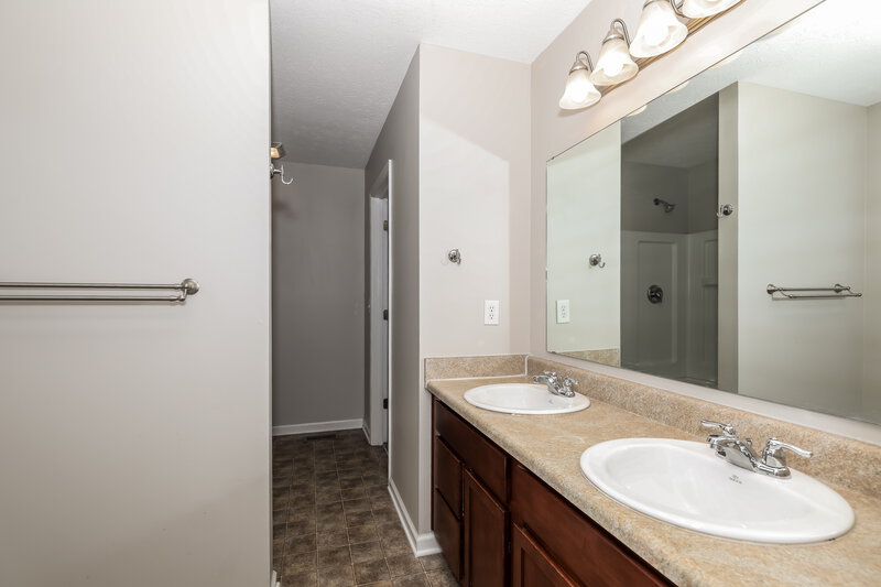 2,085/Mo, 13172 S Elster Way Fishers, IN 46037 Main Bathroom View