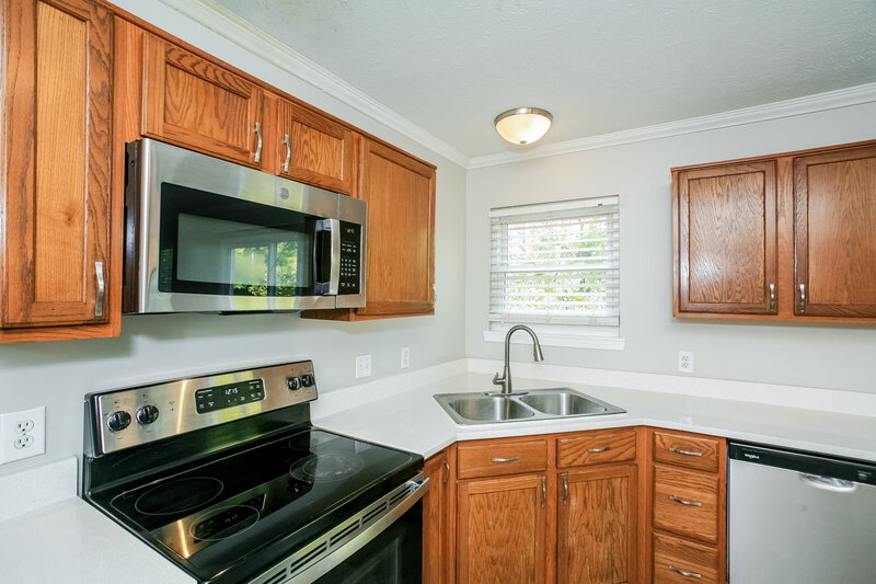 2,060/Mo, 3146 Crestwell Dr Indianapolis, IN 46268 Kitchen View