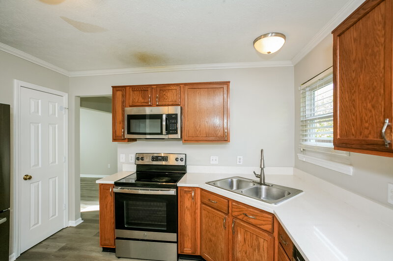 2,060/Mo, 3146 Crestwell Dr Indianapolis, IN 46268 Kitchen View 2