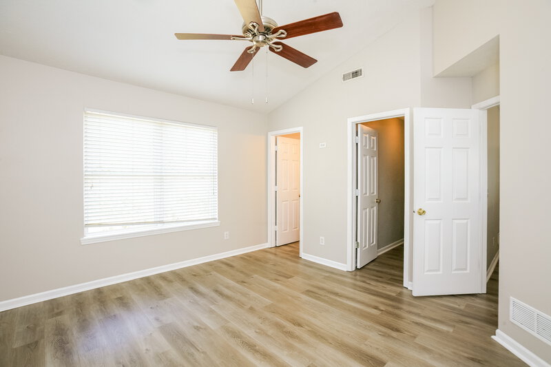2,060/Mo, 3146 Crestwell Dr Indianapolis, IN 46268 Main Bedroom View 2