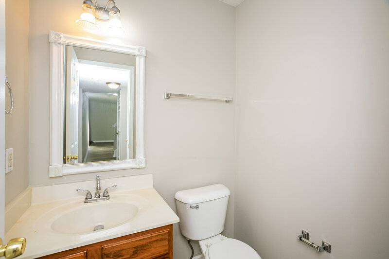 2,060/Mo, 3146 Crestwell Dr Indianapolis, IN 46268 Bathroom View 2