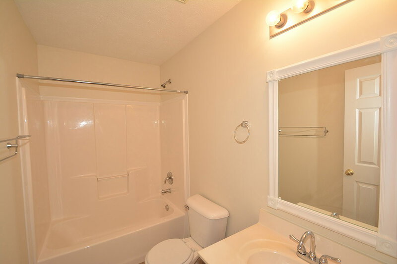 1,985/Mo, 3146 Crestwell Dr Indianapolis, IN 46268 Bathroom View