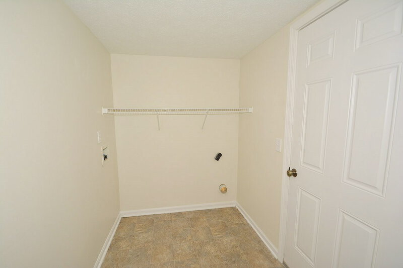 1,985/Mo, 3146 Crestwell Dr Indianapolis, IN 46268 Laundry View