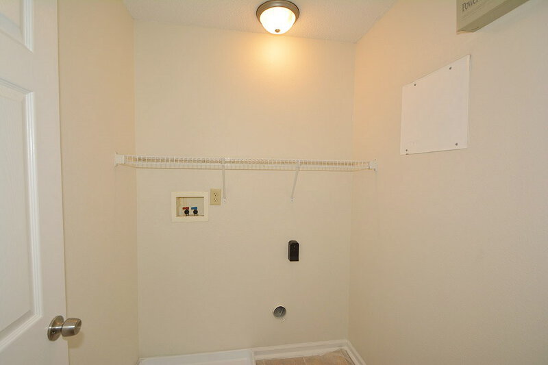 1,860/Mo, 1691 Eastfork Dr Brownsburg, IN 46112 Laundry View