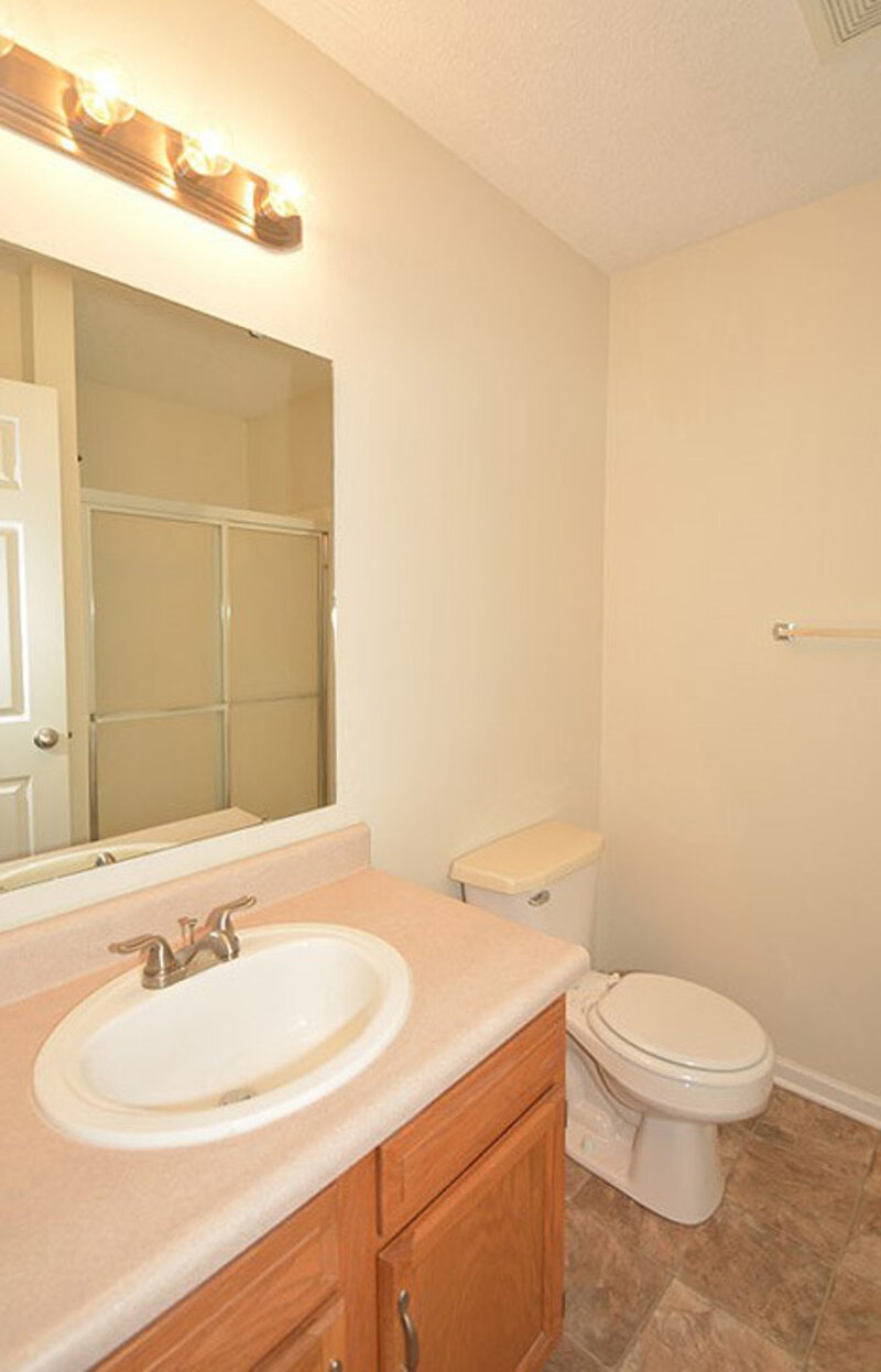 1,650/Mo, 15462 Ten Point Dr Noblesville, IN 46060 Master Bathroom View 2