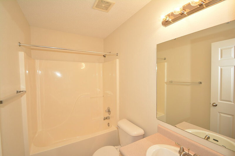 1,650/Mo, 15462 Ten Point Dr Noblesville, IN 46060 Bathroom View