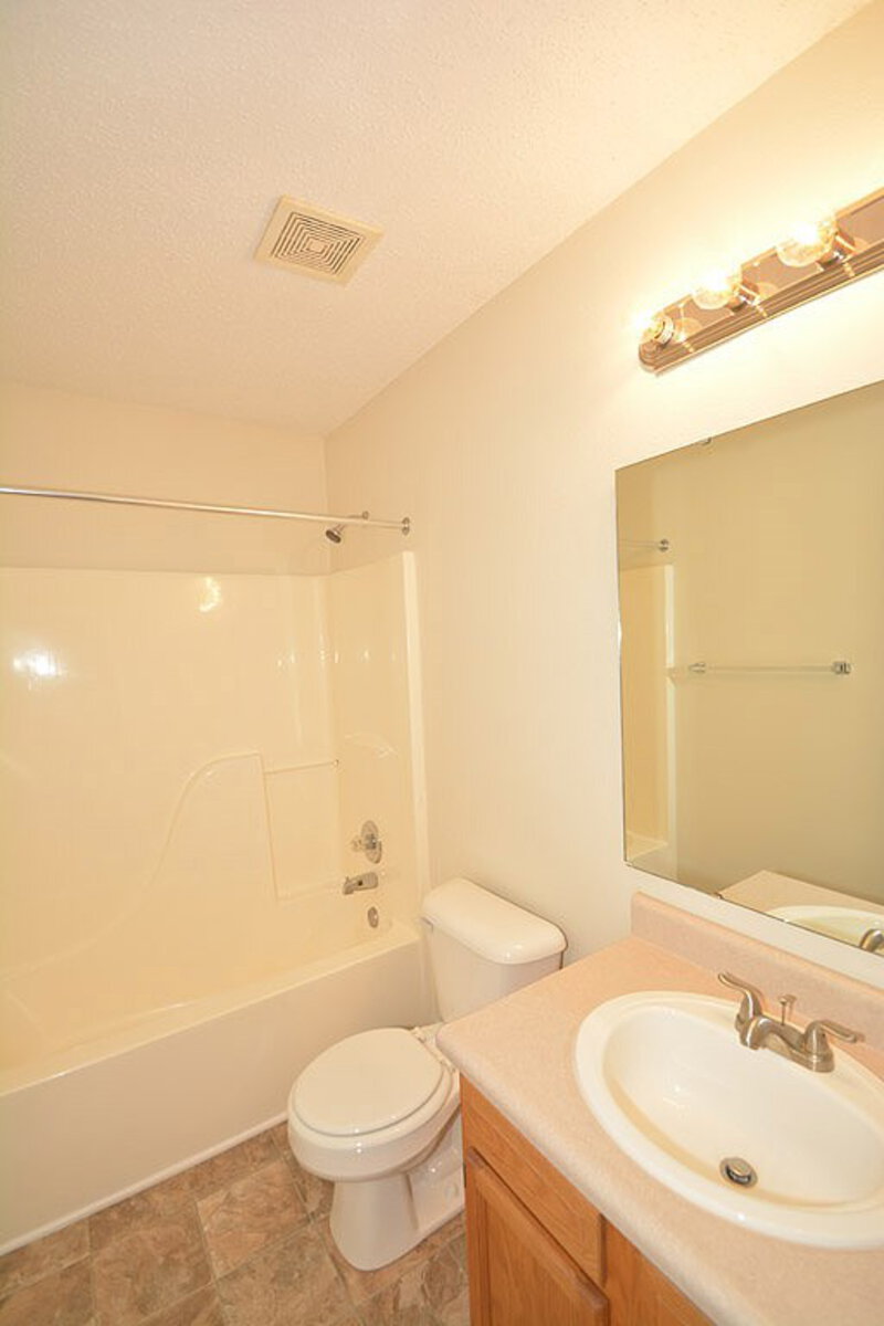 1,650/Mo, 15462 Ten Point Dr Noblesville, IN 46060 Bathroom View 2