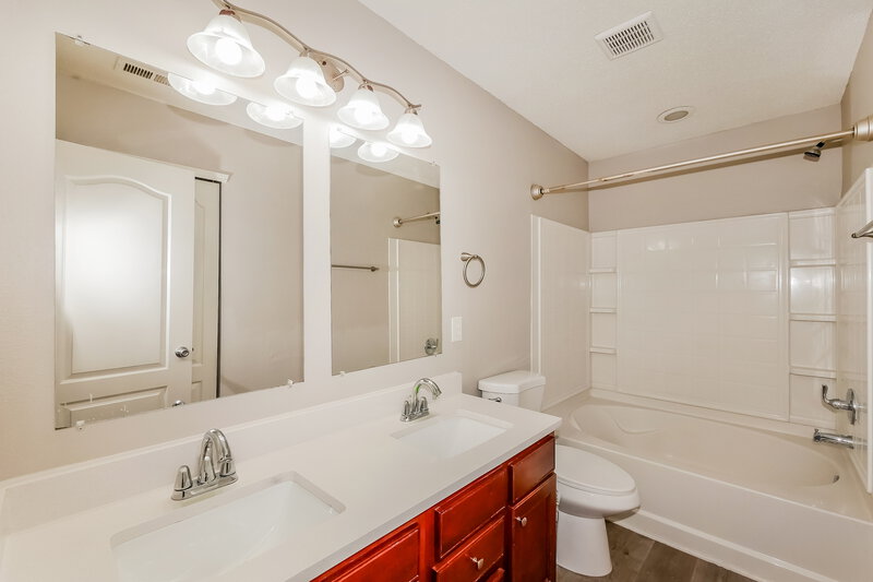 1,675/Mo, 6301 Monteo Ln Indianapolis, IN 46217 Main Bathroom View