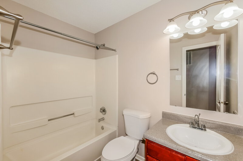 1,675/Mo, 6301 Monteo Ln Indianapolis, IN 46217 Bathroom View