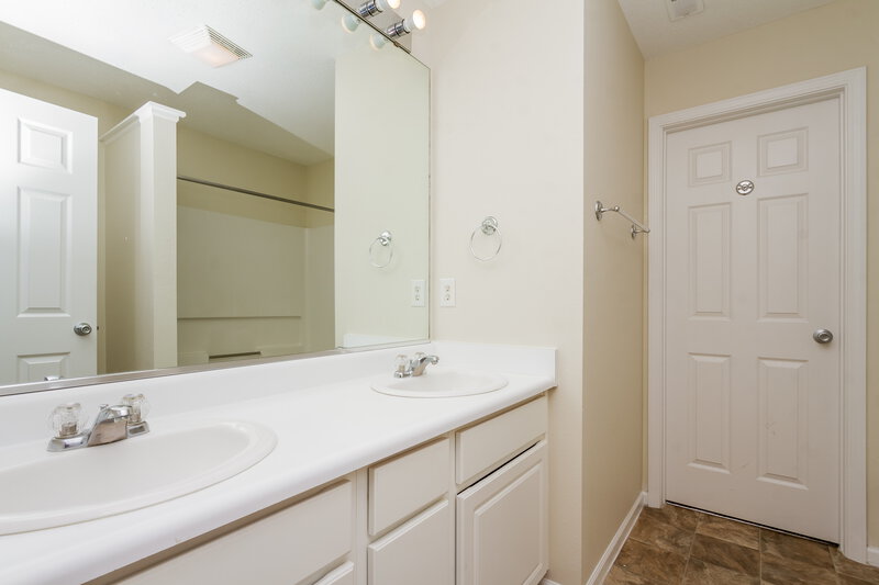 1,495/Mo, 3707 Whistlewood Ln Indianapolis, IN 46239 Master Bathroom View