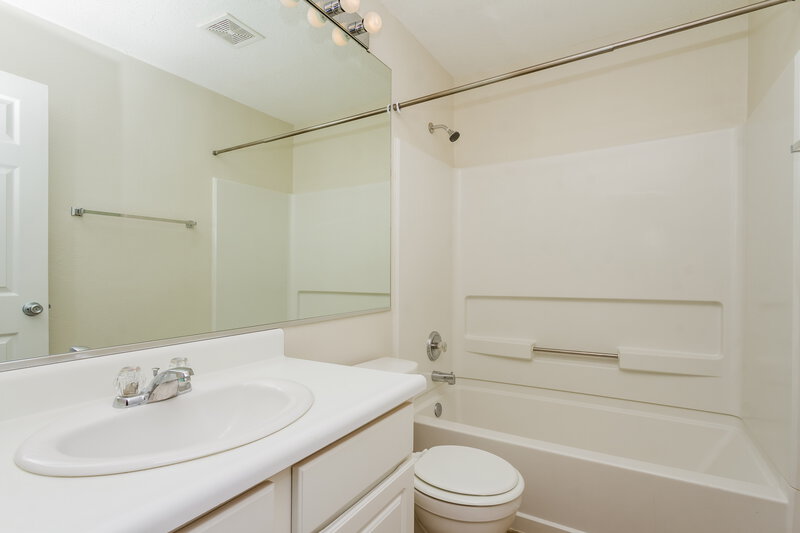1,495/Mo, 3707 Whistlewood Ln Indianapolis, IN 46239 Bathroom View