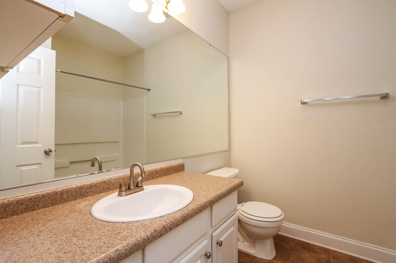 1,660/Mo, 12258 Wolf Run Rd Noblesville, IN 46060 Bathroom View