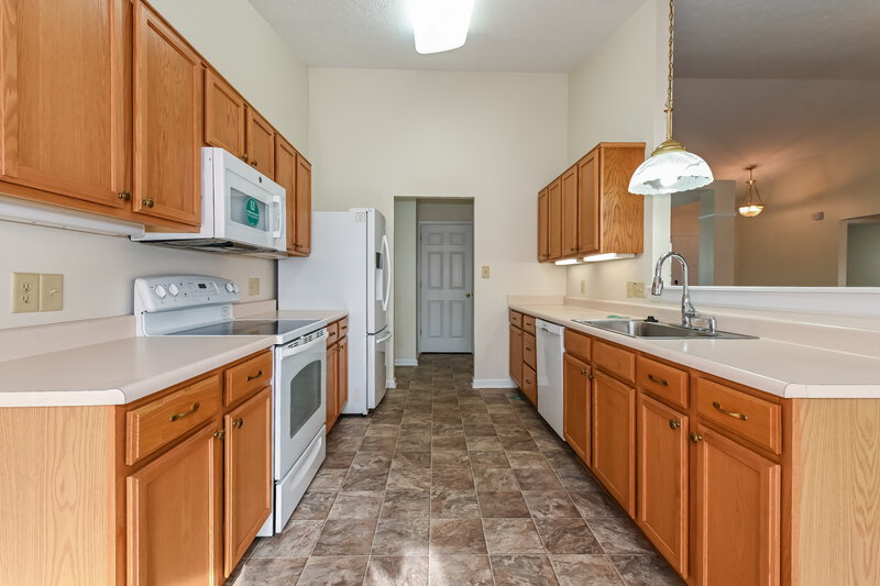 1,695/Mo, 7847 Cole Wood Blvd Indianapolis, IN 46239 Kitchen View