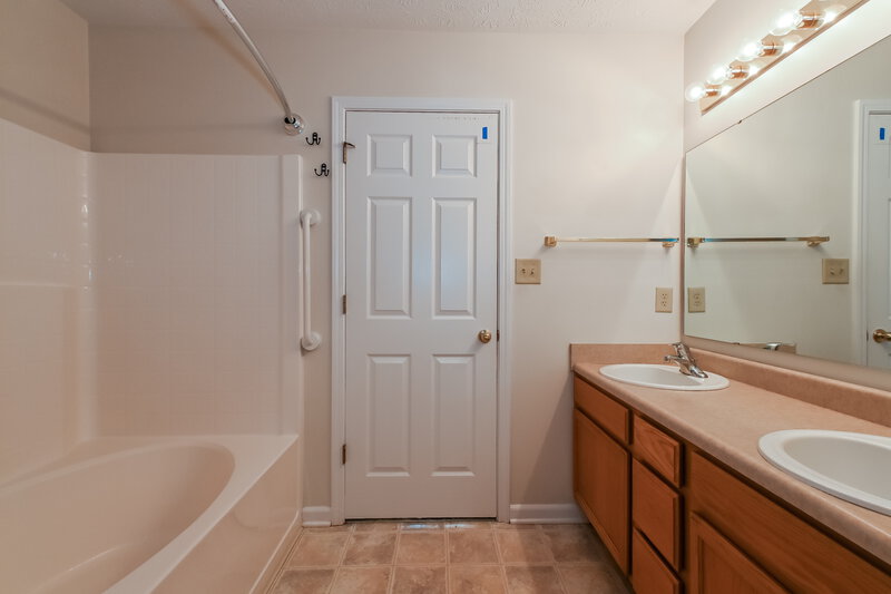 1,695/Mo, 7847 Cole Wood Blvd Indianapolis, IN 46239 Main Bathroom View