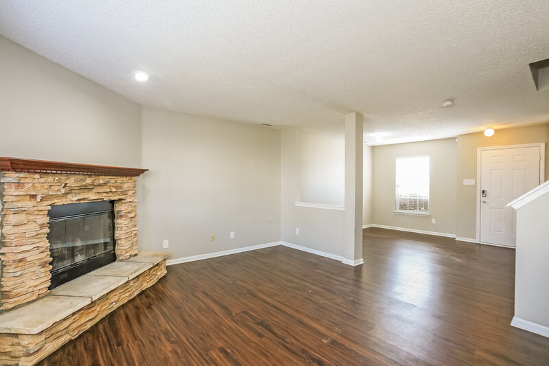 2,065/Mo, 10834 Timothy Ln Indianapolis, IN 46231 Living Room View 2