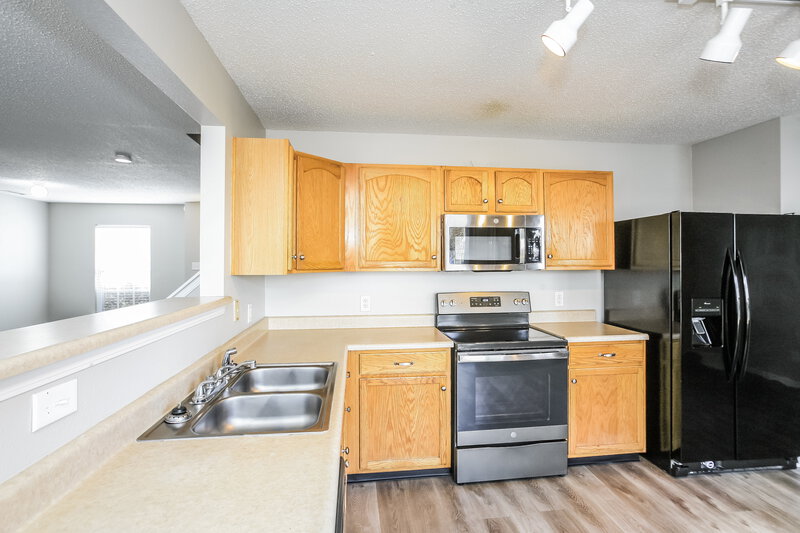 2,065/Mo, 10834 Timothy Ln Indianapolis, IN 46231 Kitchen View