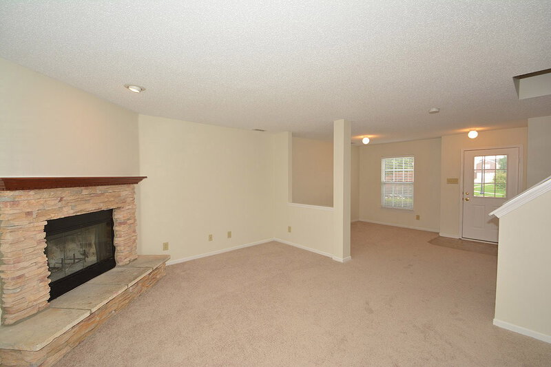 1,700/Mo, 10834 Timothy Ln Indianapolis, IN 46231 Family Room View 4