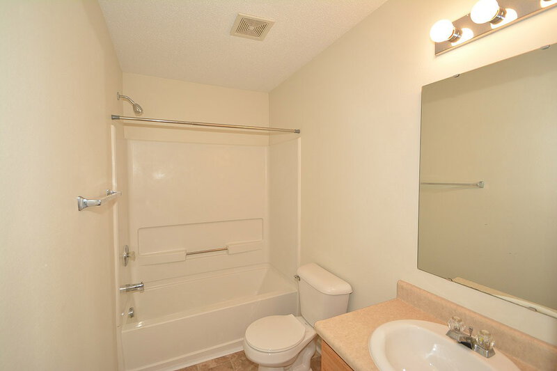 1,700/Mo, 10834 Timothy Ln Indianapolis, IN 46231 Bathroom View