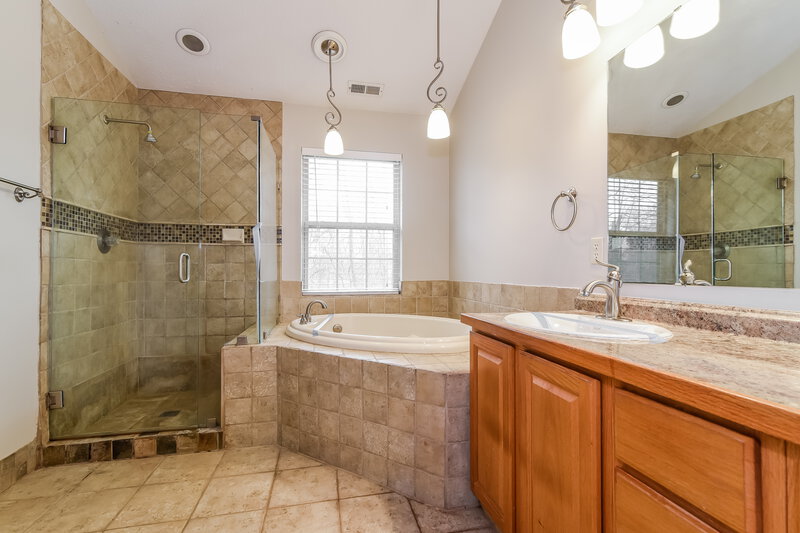 2,020/Mo, 5957 Oakcrest Dr Indianapolis, IN 46237 Master Bathroom View