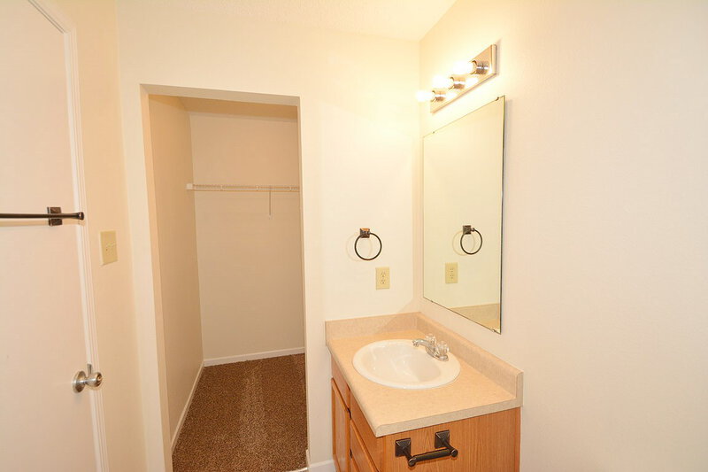 1,455/Mo, 8623 Bluff Point Dr Camby, IN 46113 Master Bathroom View 2