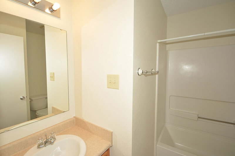 1,455/Mo, 8623 Bluff Point Dr Camby, IN 46113 Bathroom View