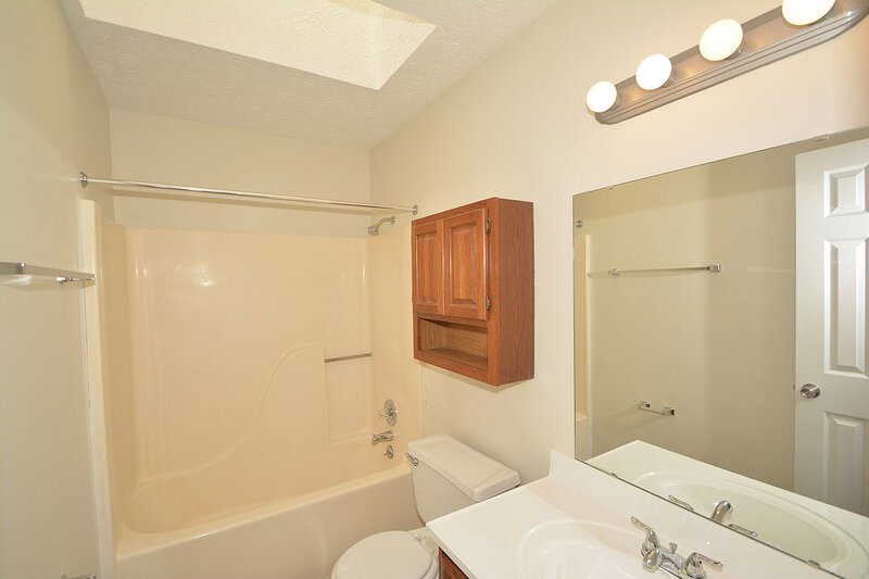 1,655/Mo, 3628 Crickwood Ct Indianapolis, IN 46268 Bathroom View