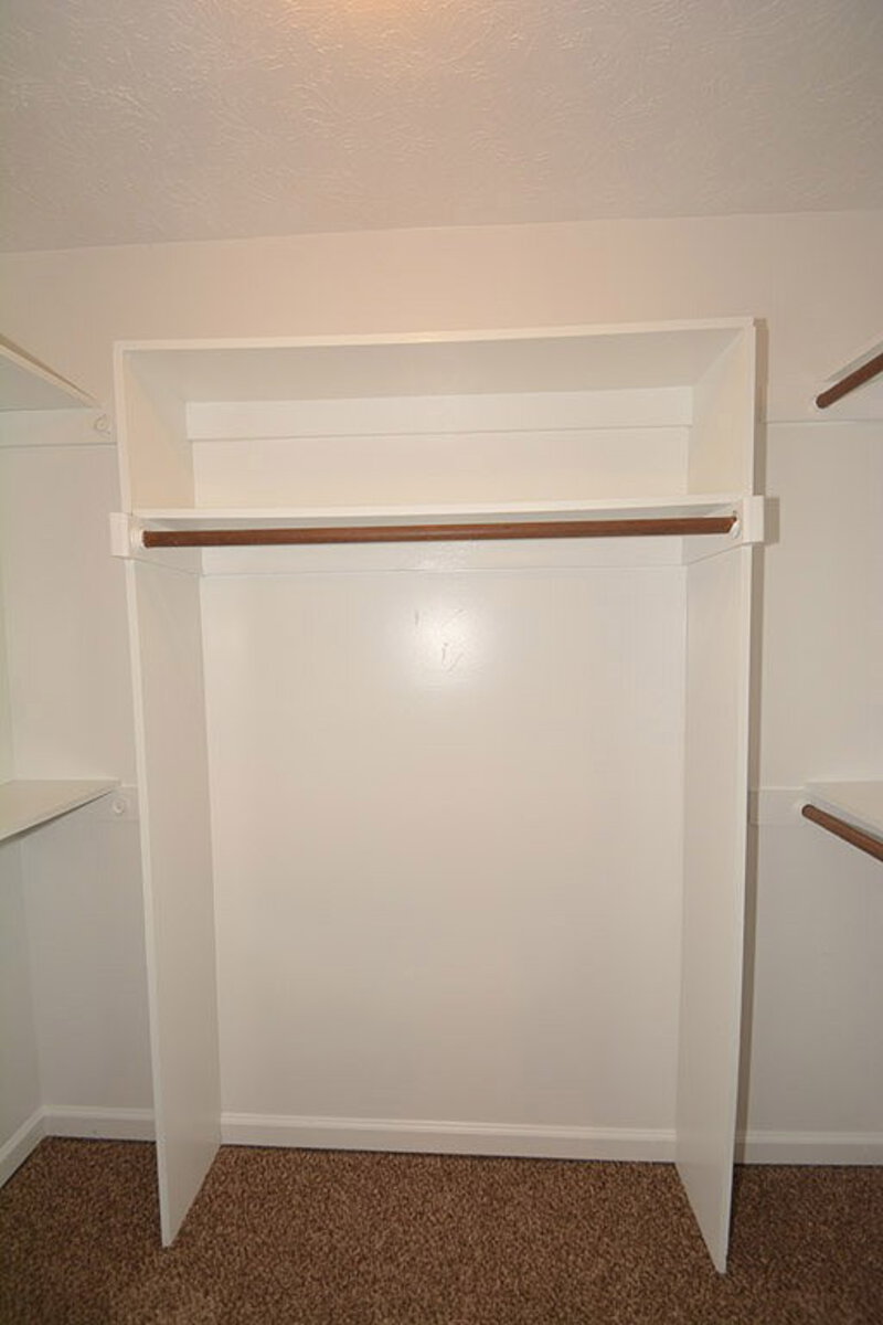 1,655/Mo, 3628 Crickwood Ct Indianapolis, IN 46268 Closet View 2