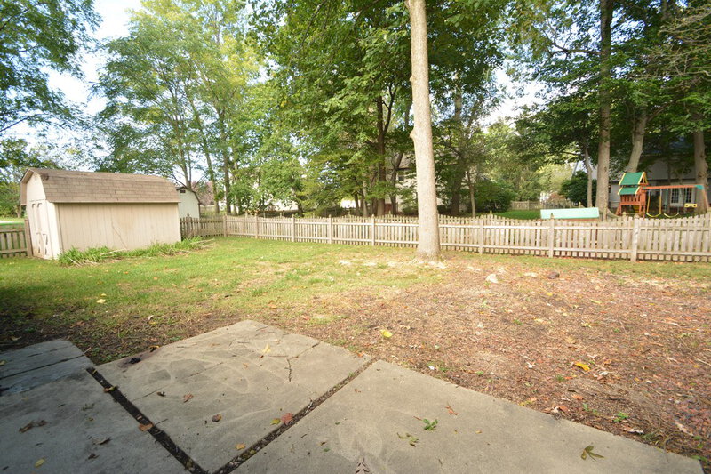 1,655/Mo, 3628 Crickwood Ct Indianapolis, IN 46268 Yard View