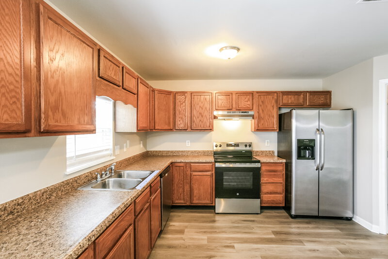1,915/Mo, 1684 Creekside Dr Brownsburg, IN 46112 Kitchen View