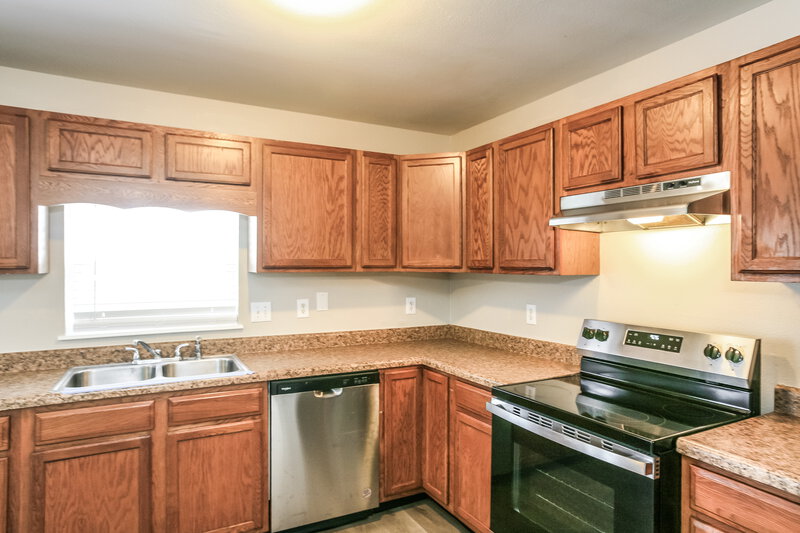 1,915/Mo, 1684 Creekside Dr Brownsburg, IN 46112 Kitchen View 2