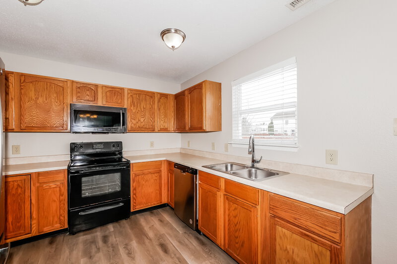 2,575/Mo, 5636 N Littleton Dr McCordsville, IN 46055 Kitchen View 3