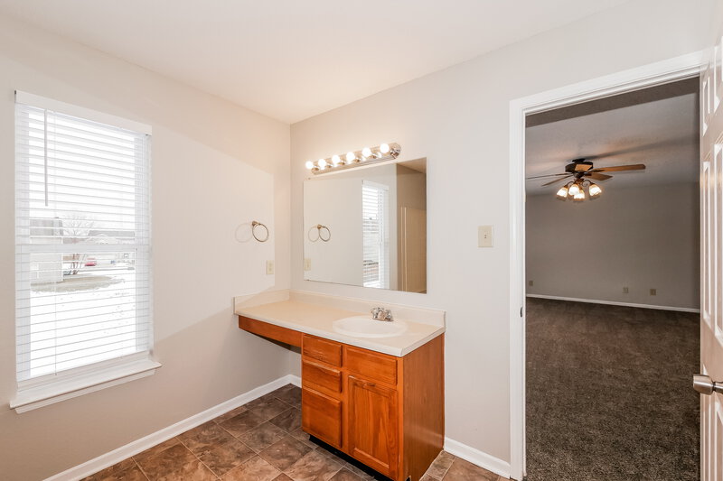 2,575/Mo, 5636 N Littleton Dr McCordsville, IN 46055 Main Bathroom View