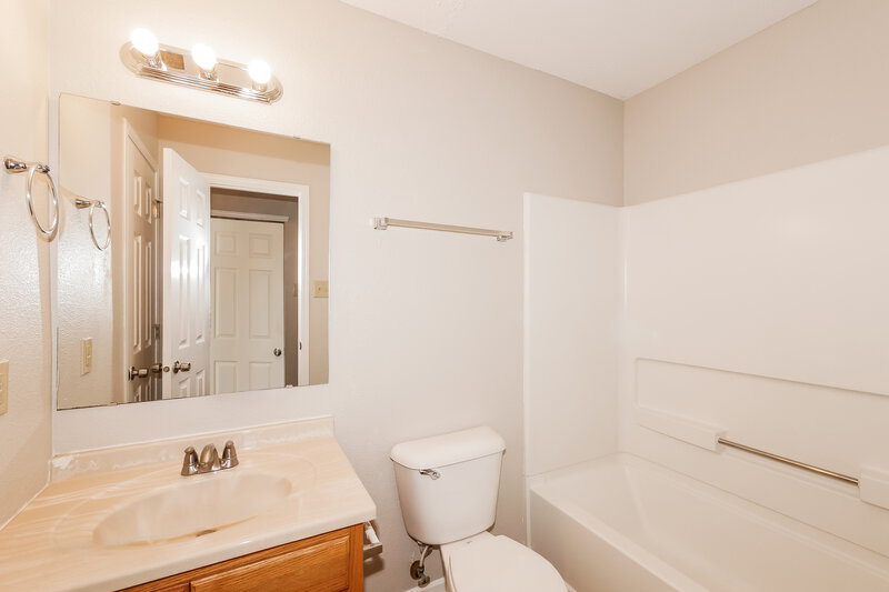 2,575/Mo, 5636 N Littleton Dr McCordsville, IN 46055 Bathroom View