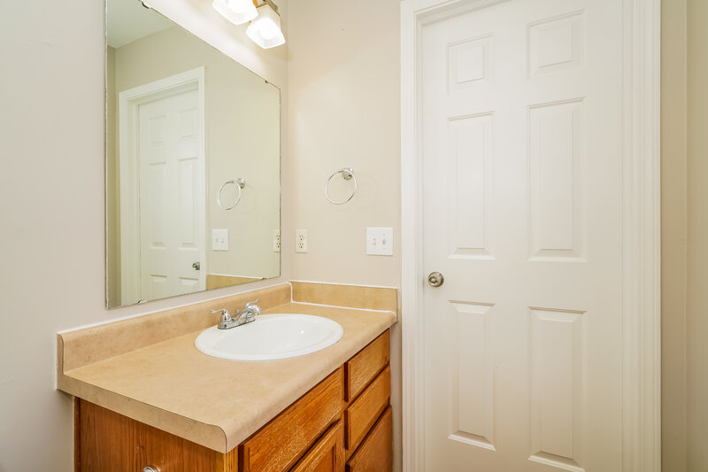 1,950/Mo, 6439 Kelsey Dr Indianapolis, IN 46268 Bathroom View