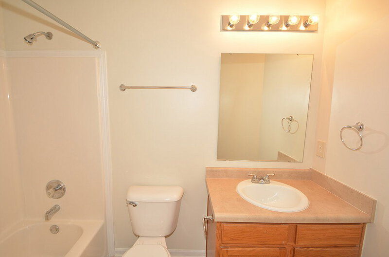 1,950/Mo, 6439 Kelsey Dr Indianapolis, IN 46268 Bathroom View 3