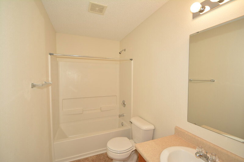 1,785/Mo, 15382 Gallow Ln Noblesville, IN 46060 Bathroom View 2