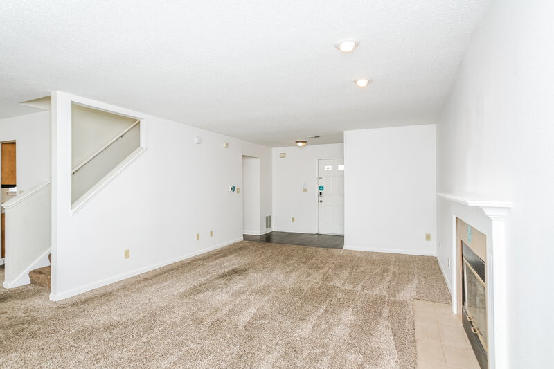 1,650/Mo, 7611 Buck Run Ct Indianapolis, IN 46217 Living Room View