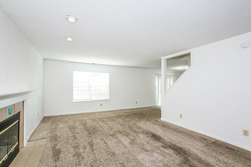 1,650/Mo, 7611 Buck Run Ct Indianapolis, IN 46217 Living Room View 2