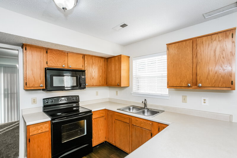 1,650/Mo, 7611 Buck Run Ct Indianapolis, IN 46217 Kitchen View