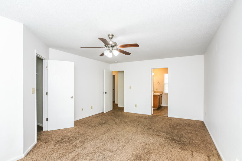 1,650/Mo, 7611 Buck Run Ct Indianapolis, IN 46217 Main Bedroom View 2