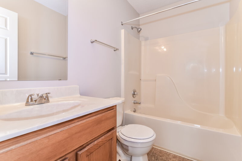 1,630/Mo, 2378 Wynbrooke Blvd Indianapolis, IN 46234 Bathroom View