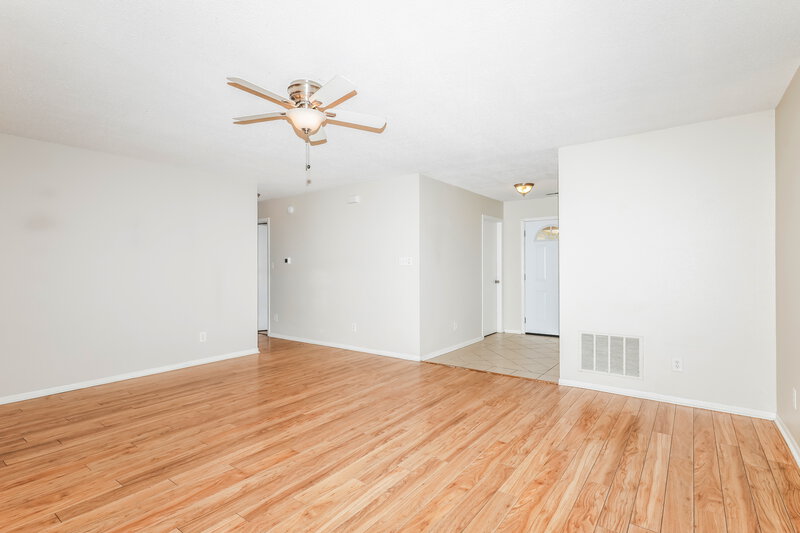 1,980/Mo, 7394 Tassel Ct Avon, IN 46123 Living Room View