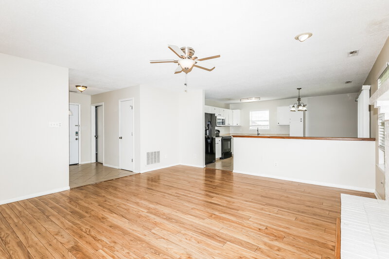 1,980/Mo, 7394 Tassel Ct Avon, IN 46123 Living Room View 2