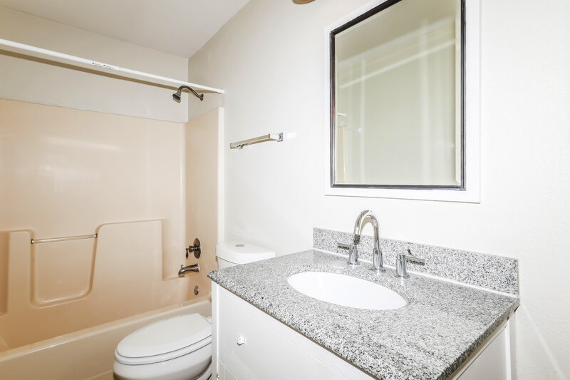 1,980/Mo, 7394 Tassel Ct Avon, IN 46123 Bathroom View