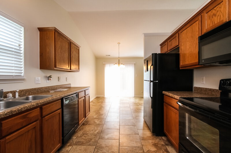 1,450/Mo, 8804 N White Tail Trl McCordsville, IN 46055 Kitchen View