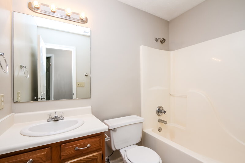 2,520/Mo, 5766 Pine Knoll Blvd Noblesville, IN 46062 Bathroom View
