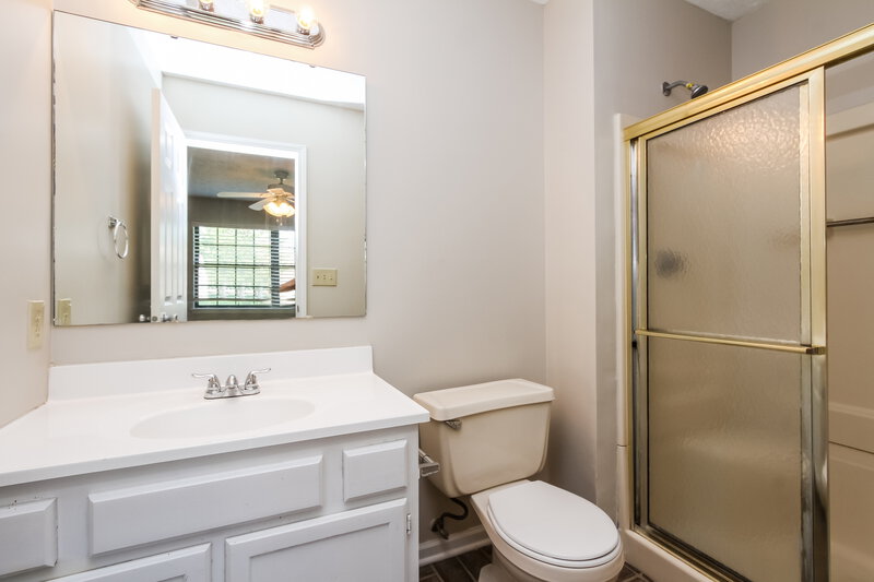 1,500/Mo, 12407 Cobblestone South Dr Indianapolis, IN 46236 Master Bathroom View