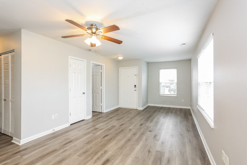 1,755/Mo, 2335 Layton Park Dr Indianapolis, IN 46239 Living Room View