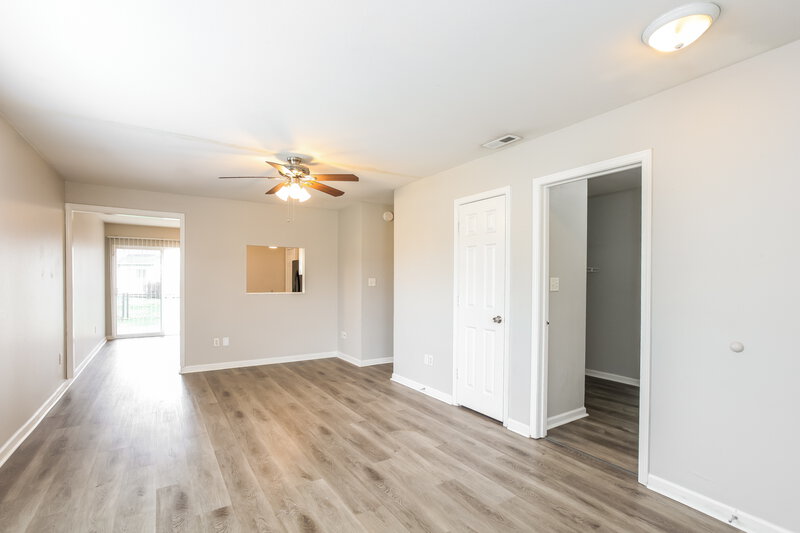 1,755/Mo, 2335 Layton Park Dr Indianapolis, IN 46239 Living Room View 2