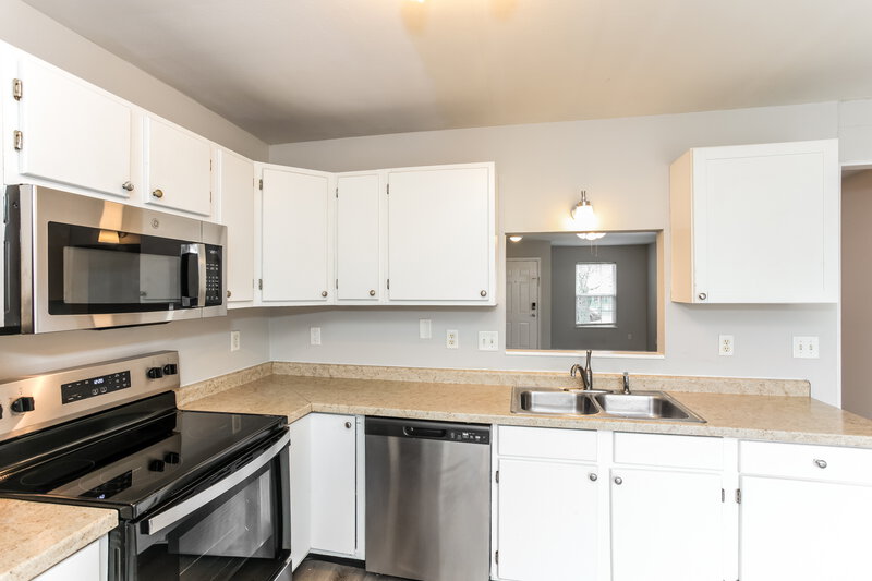 1,755/Mo, 2335 Layton Park Dr Indianapolis, IN 46239 Kitchen View